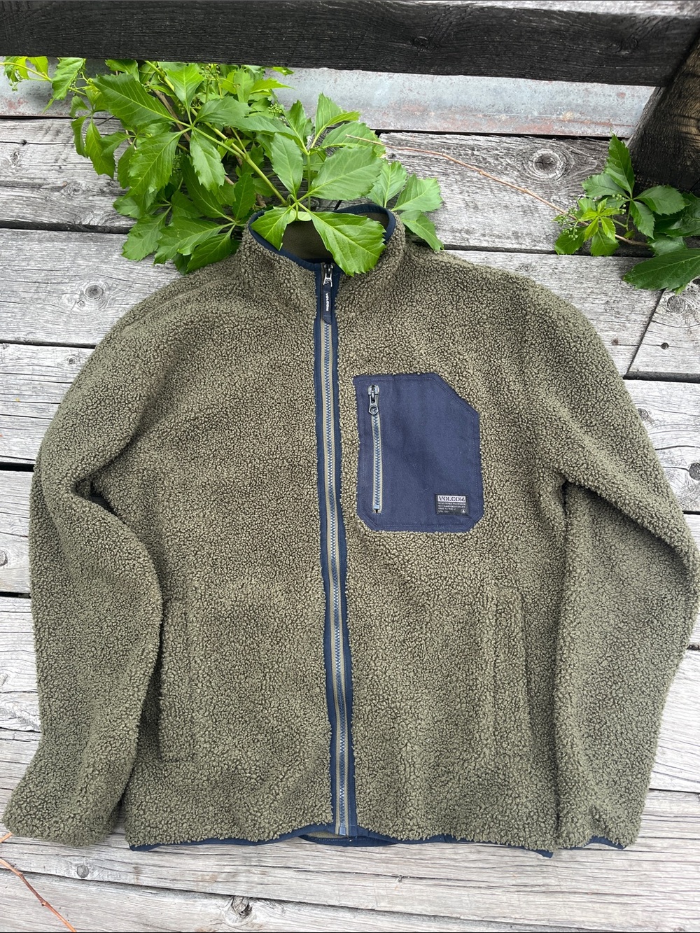 Volcom muzzle fuzzar recycled  Sherpa fleece Jacket with Pocket